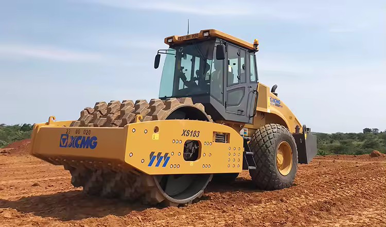 مداحل الطريق الهيدروليكية ذات الأسطوانة الواحدة 18 طن Xs183j/Xs183