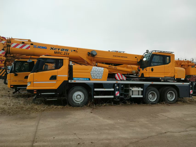 XCT25L4-Y Petite grue sur camion mobile de 25 tonnes 
