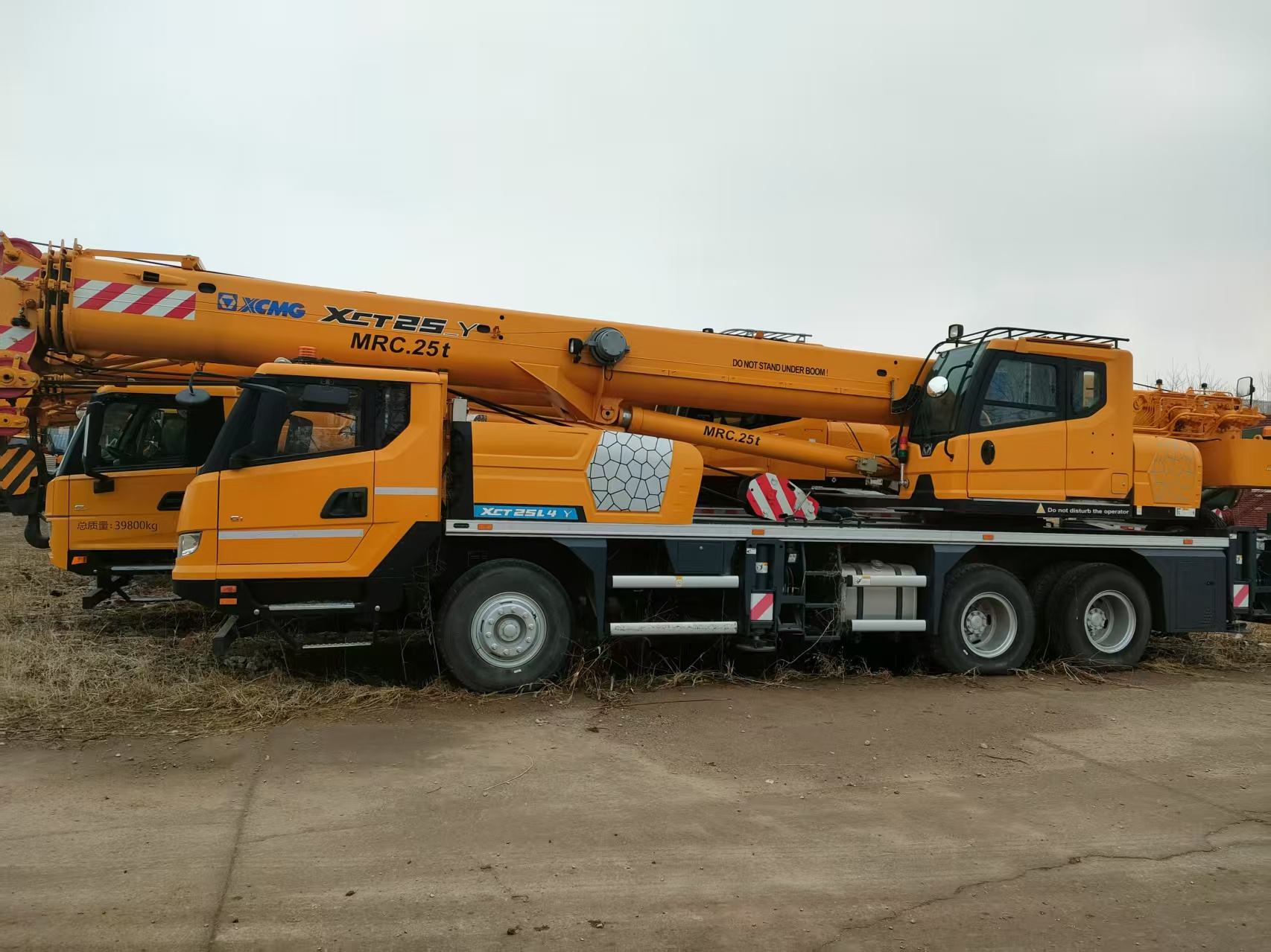 XCT25L4-Y Petite grue sur camion mobile de 25 tonnes 