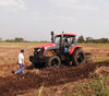 Trator agr&iacute;cola KAT1454 4WD com pe&ccedil;as sobressalentes