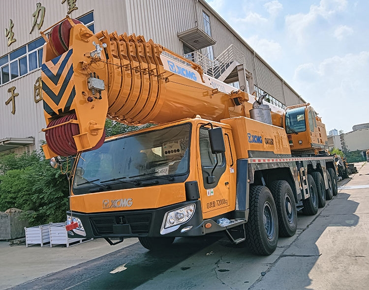  Gr&uacute;a todo terreno con pluma articulada QAY260 de 260 toneladas