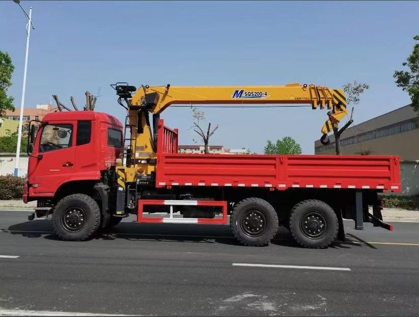 Guindaste montado em caminh&atilde;o com bra&ccedil;o hidr&aacute;ulico GSQS200-4