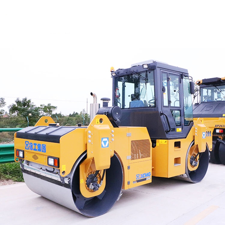 Rolo compactador vibrat&oacute;rio de cilindro duplo XD82 de 8 toneladas