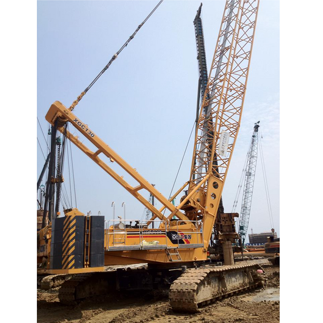 Gr&uacute;a sobre orugas con pluma de celos&iacute;a peque&ntilde;a Xgc130 de 130 toneladas