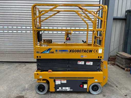 XG0807ACW AC elektromos oll&oacute;s emelő 7,8 m munkamagass&aacute;g 230 kg kapacit&aacute;s&uacute; mobil l&eacute;gi munkaplatform rakt&aacute;r- &eacute;s &eacute;p&uuml;letkarbantart&aacute;shoz